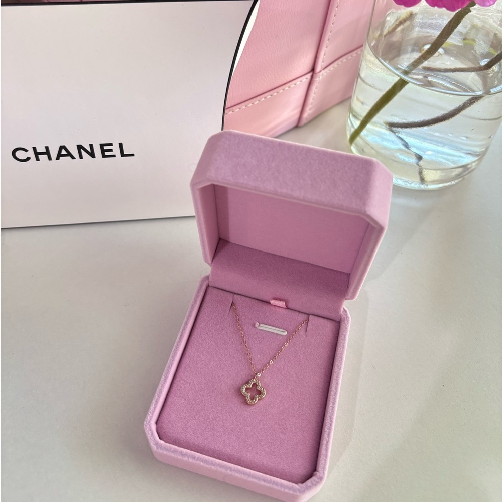 Rose Gold Clover Pendant Necklace